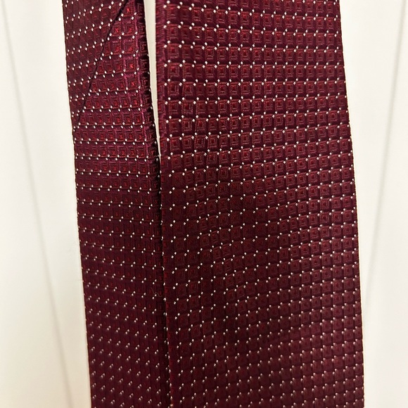 Men’s Tie - Picture 3 of 4